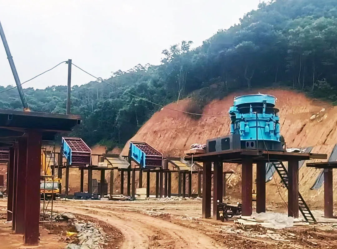 5臺花崗巖SMS5000大型多缸液壓圓錐破碎機(jī)服務(wù)于廣西時(shí)產(chǎn)1400噸花崗巖骨料項(xiàng)目